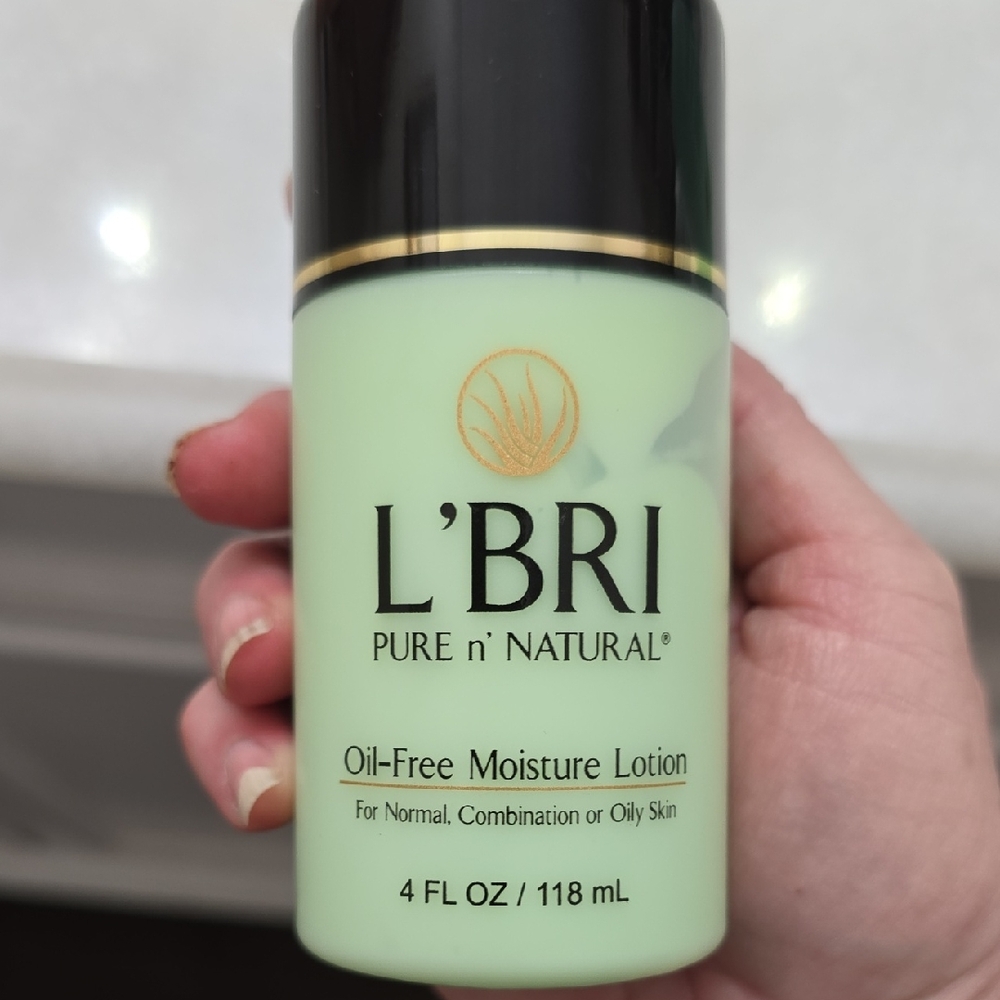L'BRI Pure n' Natural Oil-Free Moisture Lotion — Light Green
